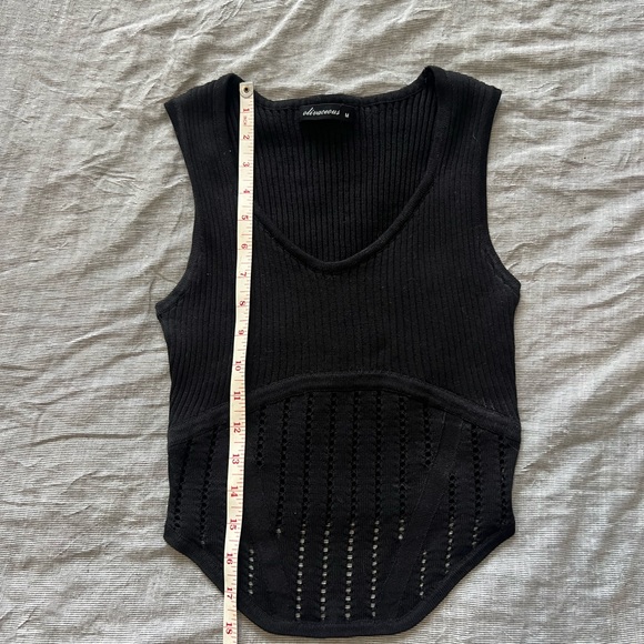 3/$10 🏷️ NEW Crop Top with cut-out details - Picture 3 of 4